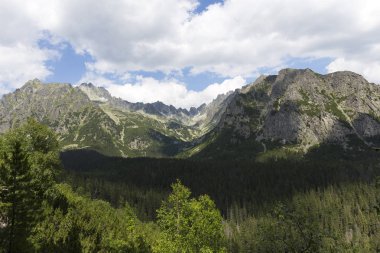 Tepeler ve alp peyzaj yüksek Tatras, Slovakya'nın dağda görüntülemek
