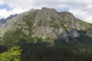 Tepeler ve alp peyzaj yüksek Tatras, Slovakya'nın dağda görüntülemek