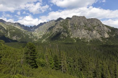 Tepeler ve alp peyzaj yüksek Tatras, Slovakya'nın dağda görüntülemek