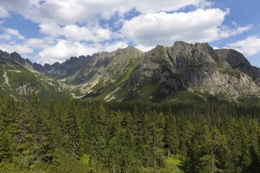 Tepeler ve alp peyzaj yüksek Tatras, Slovakya'nın dağda görüntülemek