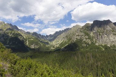 Tepeler ve alp peyzaj yüksek Tatras, Slovakya'nın dağda görüntülemek