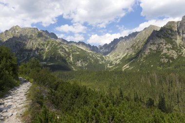 Tepeler ve alp peyzaj yüksek Tatras, Slovakya'nın dağda görüntülemek