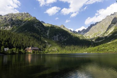 Tepeler ve alp peyzaj yüksek Tatras, Slovakya'nın dağda görüntülemek