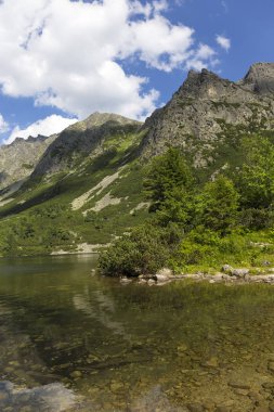 Tepeler ve alp peyzaj yüksek Tatras, Slovakya'nın dağda görüntülemek