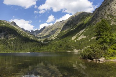 Tepeler ve alp peyzaj yüksek Tatras, Slovakya'nın dağda görüntülemek