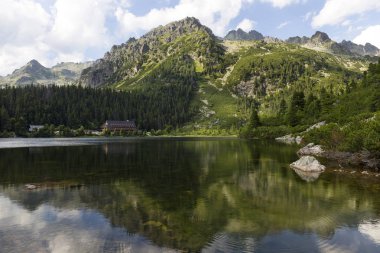 Tepeler ve alp peyzaj yüksek Tatras, Slovakya'nın dağda görüntülemek