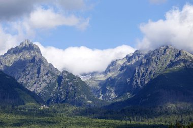 Tepeler ve alp peyzaj yüksek Tatras, Slovakya'nın dağda görüntülemek
