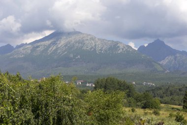 Tepeler ve alp peyzaj yüksek Tatras, Slovakya'nın dağda görüntülemek