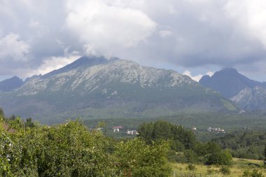 Tepeler ve alp peyzaj yüksek Tatras, Slovakya'nın dağda görüntülemek