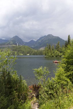 Tepeler ve alp peyzaj yüksek Tatras, Slovakya'nın dağda görüntülemek