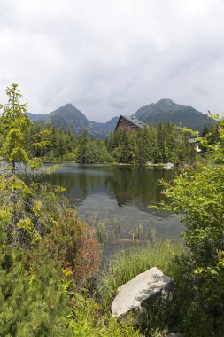 Tepeler ve alp peyzaj yüksek Tatras, Slovakya'nın dağda görüntülemek