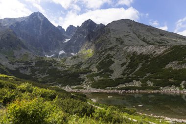 Tepeler ve alp peyzaj yüksek Tatras, Slovakya'nın dağda görüntülemek