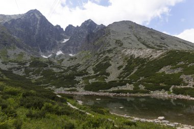 Tepeler ve alp peyzaj yüksek Tatras, Slovakya'nın dağda görüntülemek