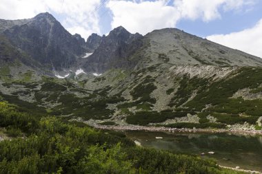Tepeler ve alp peyzaj yüksek Tatras, Slovakya'nın dağda görüntülemek