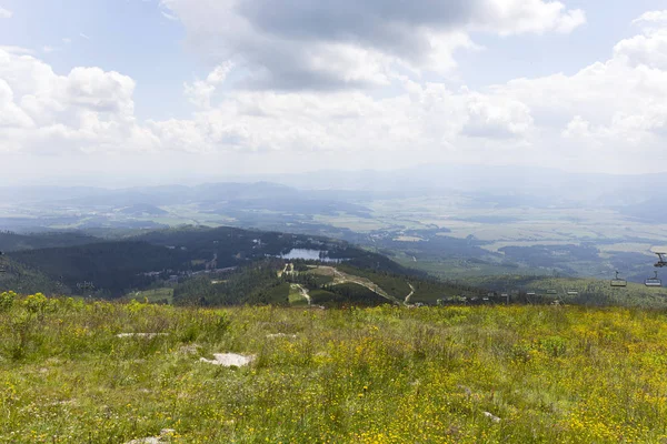 Tepeler ve alp peyzaj yüksek Tatras, Slovakya'nın dağda görüntülemek