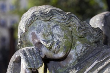 Tarihi heykel üzerinde gizemli eski Prag Mezarlığı, Çek Cumhuriyeti