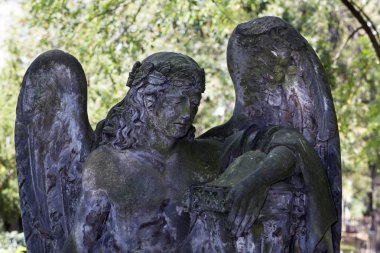 Tarihi heykel üzerinde gizemli eski Prag Mezarlığı, Çek Cumhuriyeti