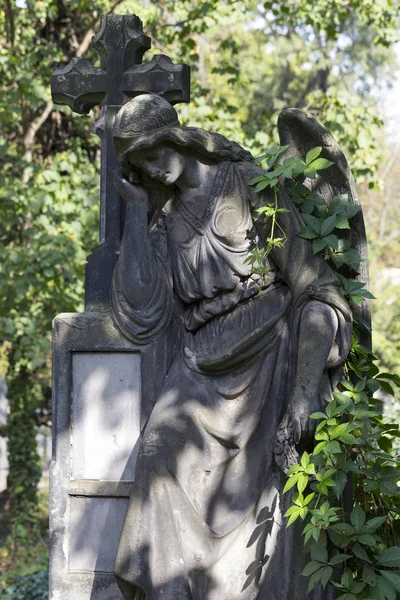 Historische Statue Auf Dem Geheimnisvollen Alten Prager Friedhof Tschechische Republik — Stockfoto