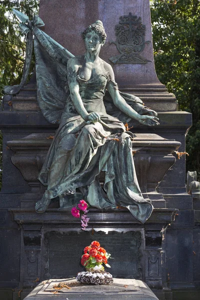 Historische Statue Auf Dem Geheimnisvollen Alten Prager Friedhof Tschechische Republik — Stockfoto