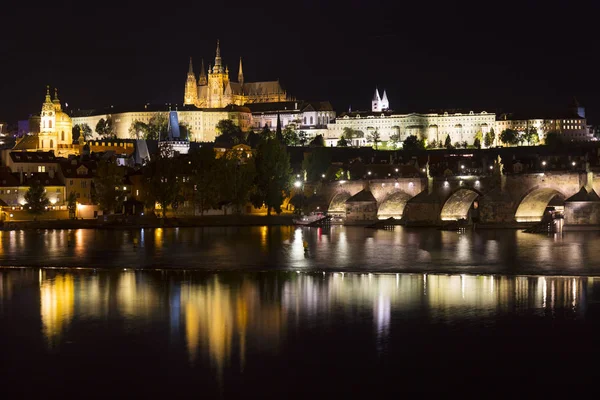 Gotický Hrad Pražský Menším Městě Nad Řekou Vltavou Noci Česká — Stock fotografie