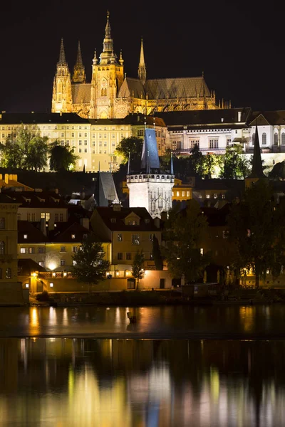 Castillo Gótico Praga Con Ciudad Menor Sobre Río Moldava Noche —  Fotos de Stock