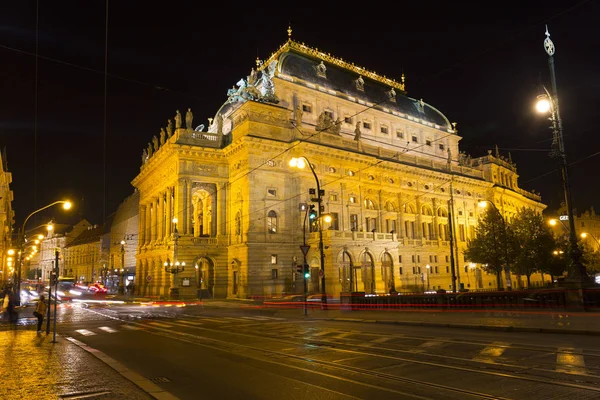 Vista Nocturna Del Teatro Nacional Praga Sobre Río Moldava República — Foto de Stock