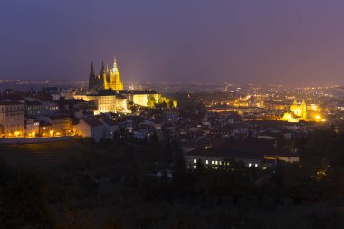 Gece Prague City ile Gotik Castle, Çek Cumhuriyeti