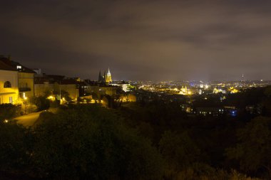 Gece Prague City ile Gotik Castle, Çek Cumhuriyeti