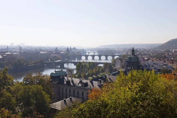 Autunno Praga Città Con Suoi Edifici Torri Cattedrali Ponti Nella — Foto Stock