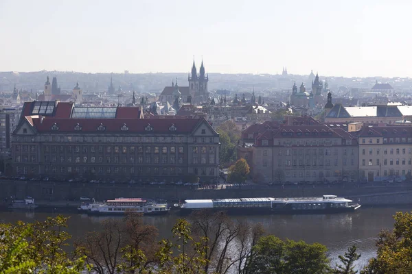 Ciudad Praga Otoño Con Sus Edificios Torres Catedrales Puentes Día —  Fotos de Stock