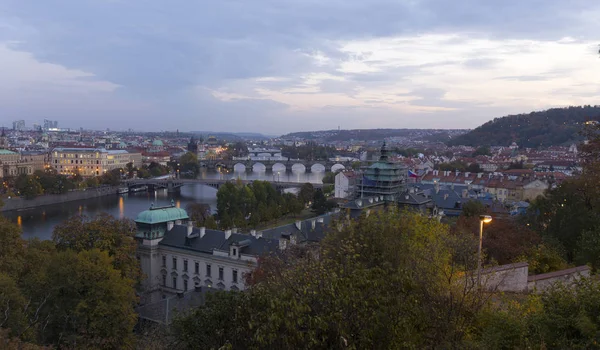 Cidade Praga Noite Com Seus Edifícios Torres Catedrais Pontes República — Fotografia de Stock