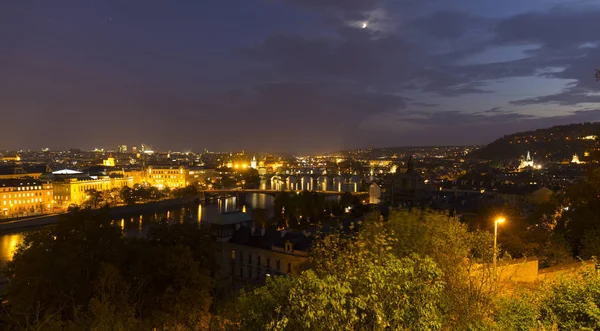 Nuit Prague City Avec Ses Bâtiments Tours Cathédrales Ponts République — Photo