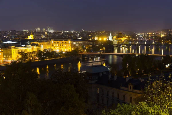 Nuit Prague City Avec Ses Bâtiments Tours Cathédrales Ponts République — Photo