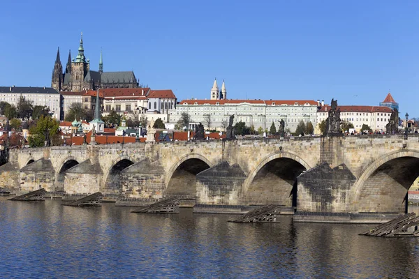 Colorido Otoño Castillo Gótico Praga Puente Carlos Con Ciudad Menor — Foto de Stock