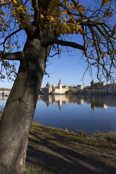Bunte Herbstliche Prager Altstadt Über Der Moldau Tschechische Republik — Stockfoto