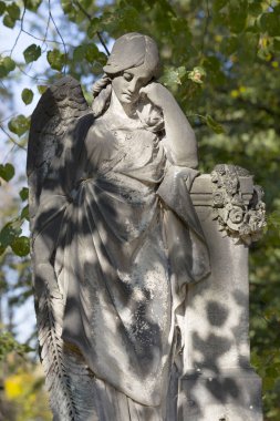 Tarihi heykel üzerinde gizemli eski Prag Mezarlığı, Çek Cumhuriyeti