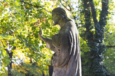 Tarihi heykel üzerinde gizemli eski Prag Mezarlığı, Çek Cumhuriyeti