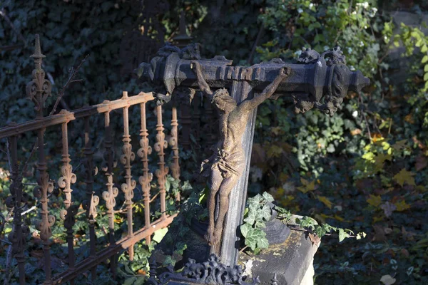 Tarihi Heykel Üzerinde Gizemli Eski Prag Mezarlığı Çek Cumhuriyeti — Stok fotoğraf