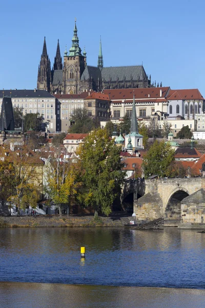 Barevný Podzim Gotický Pražský Hrad Karlův Most Menší Město Slunečný — Stock fotografie