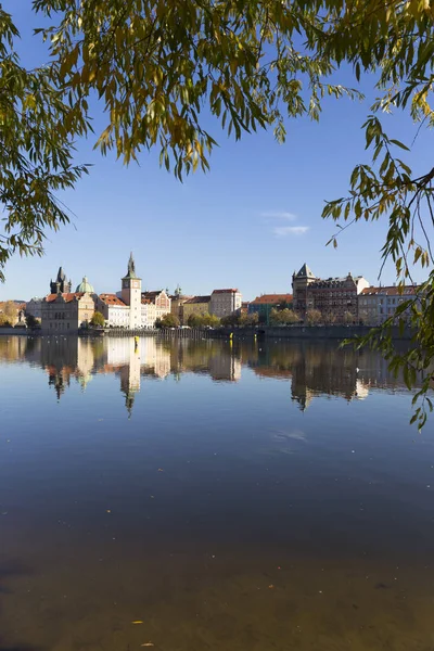 Färgglada Höst Prag Gamla Stan Ovanför Floden Vltava Tjeckien — Stockfoto