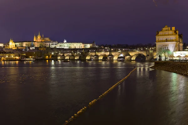 Nacht Bunt Verschneite Weihnachten Prag Kleine Stadt Mit Gotischer Burg — Stockfoto