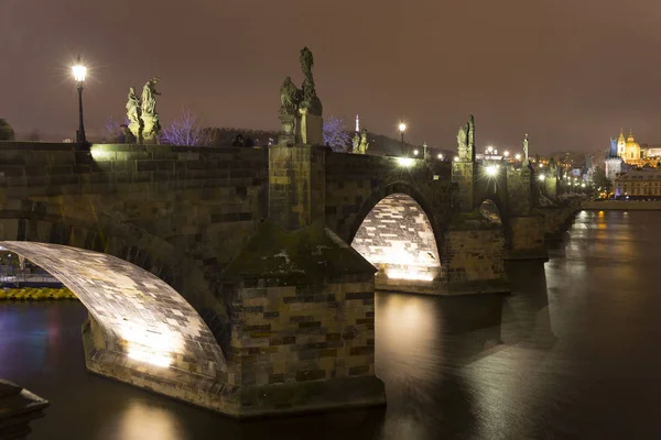 Noc Romantyczny Snowy Praga Katedra Mikołaja Powyżej Rzeki Wełtawy Republika — Zdjęcie stockowe