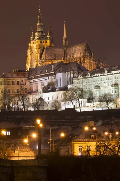 Gece Karlı Noel Prag Lesser Town Gotik Castle Yukarıda Nehri — Stok fotoğraf