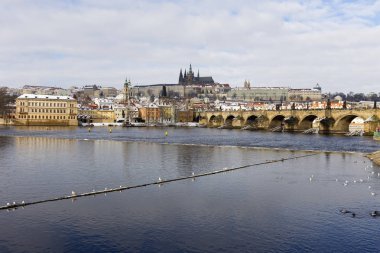 Karlı Prag Lesser Town Prag Kalesi ve Charles Köprüsü, Çek Cumhuriyeti
