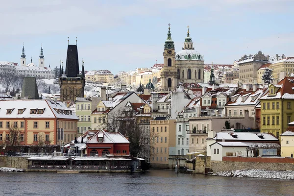 Snow Prague Ciudad Pequeña Con Catedral San Nicolás República Checa — Foto de Stock