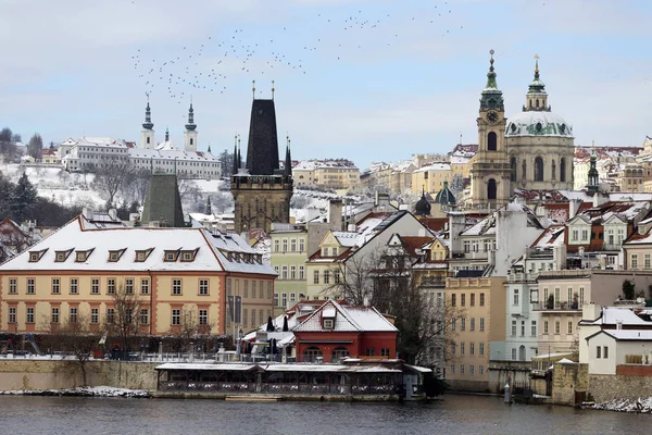 Snow Prague Ciudad Pequeña Con Catedral San Nicolás República Checa —  Fotos de Stock