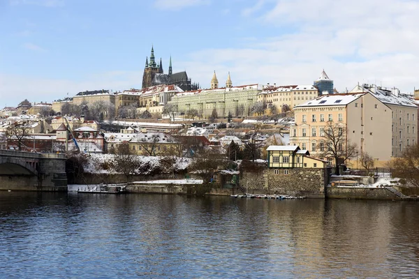 Yukarıda Nehri Vltava Güneşli Gün Çek Cumhuriyeti Prag Kalesi Ile — Stok fotoğraf