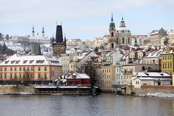 Snow Prague Ciudad Pequeña Con Catedral San Nicolás República Checa — Foto de Stock