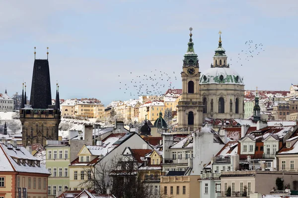 Besneeuwde Praag Lesser Town Met Nicholas Kathedraal Tsjechië — Stockfoto