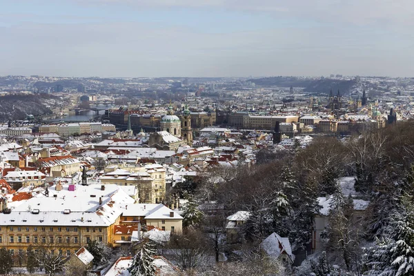 Snowy Prag Şehir Nicholas Katedrali Nin Hill Petrin Güneşli Gün — Stok fotoğraf